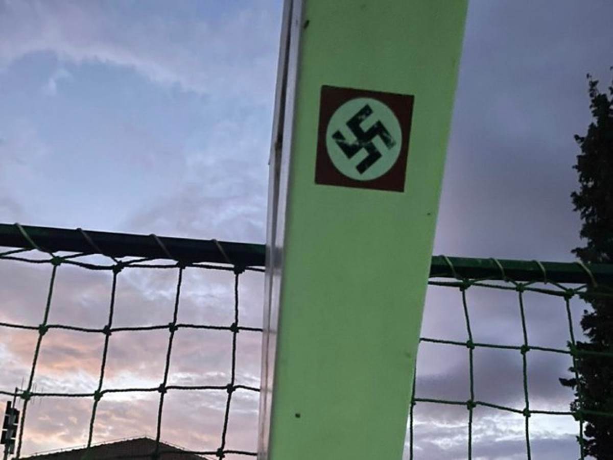 Napadnuta srpska djeca u Mostaru, povratničko selo oblijepljeno kukastim krstovima