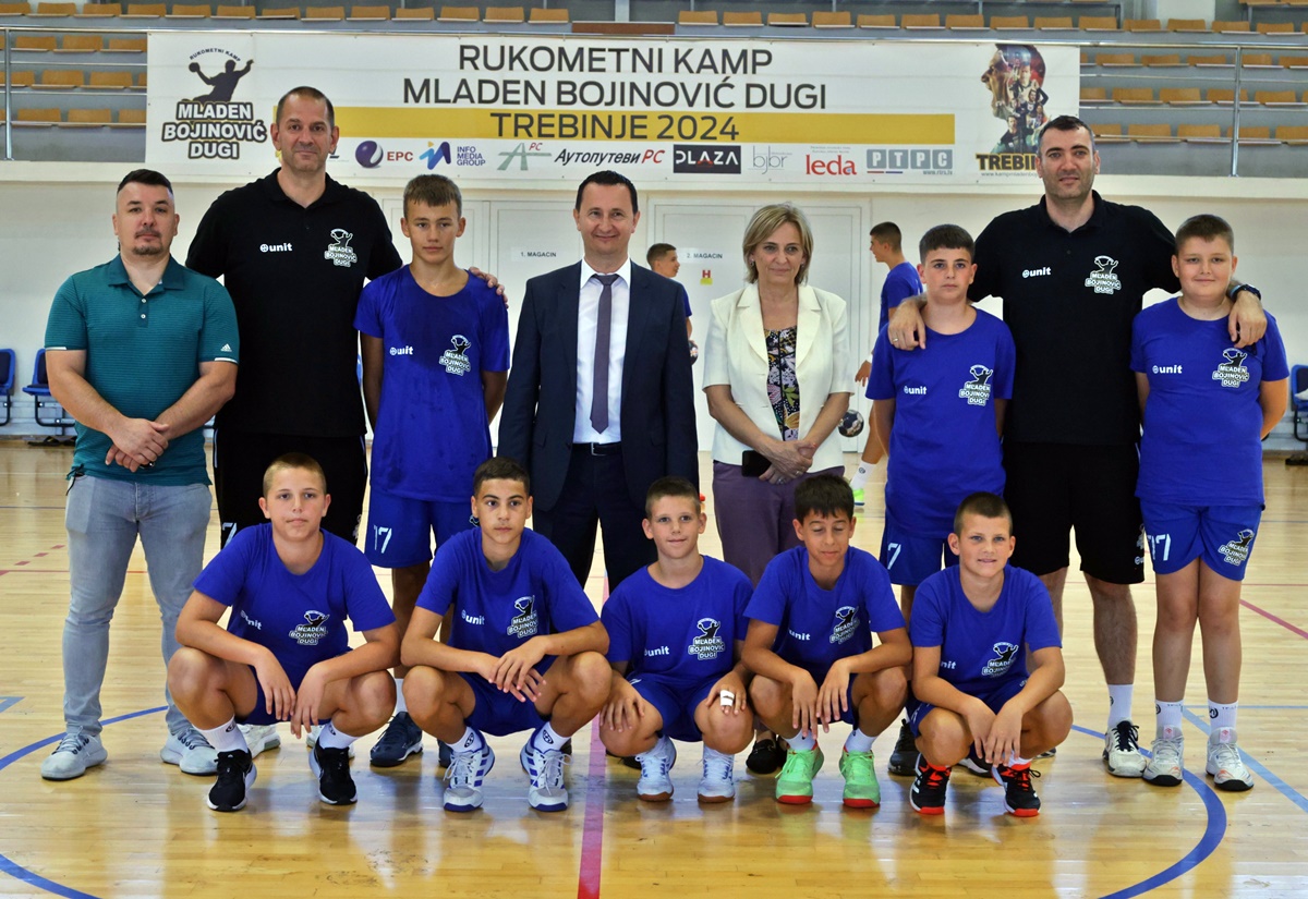 Вечерас завршава рукометни камп Младена Бојиновића
