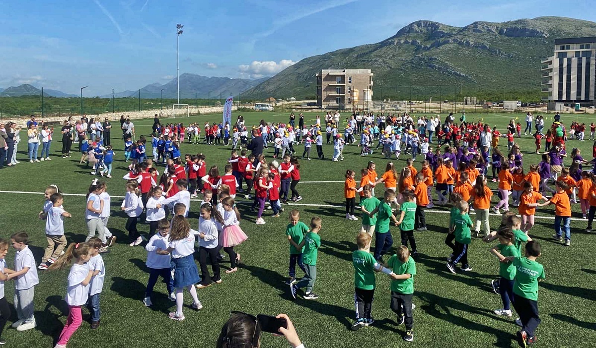 Преко 400 малишана из источне Херцеговине заједно плеше у Граду сунца
