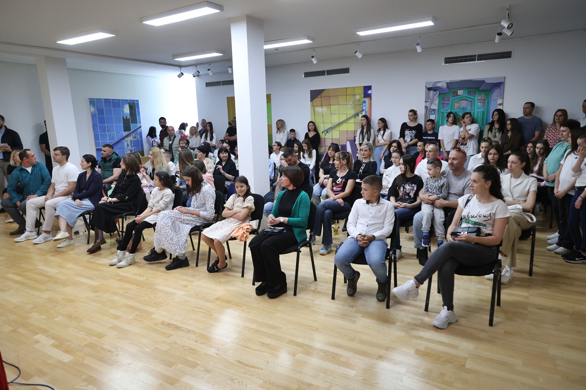 Промовисан зборник радова дјечијег књижевног конкурса „Стазама Светог Василија“