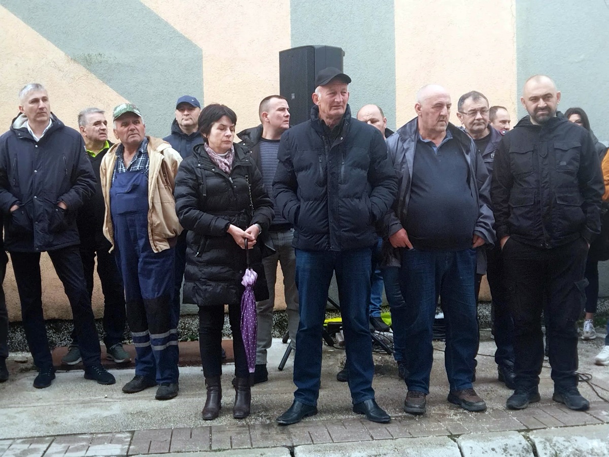 Mještani Avtovca jutros protestovali ispred zgrade opštine Gacko