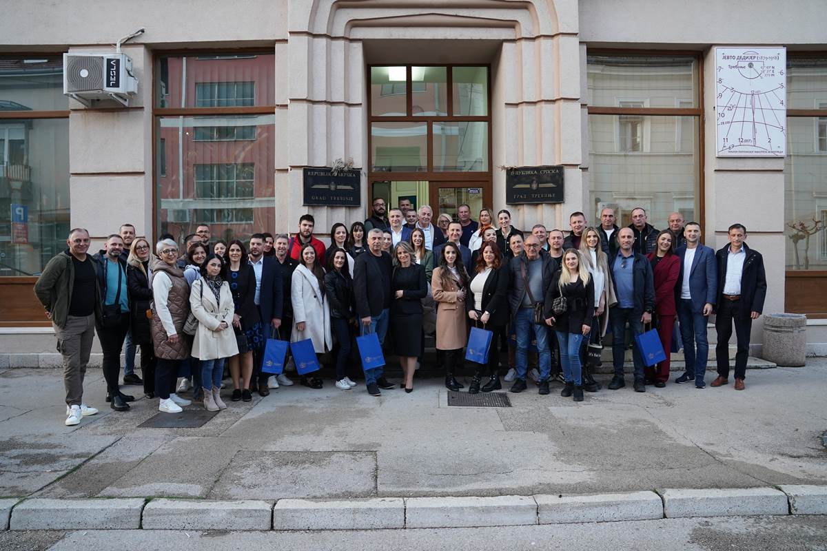 Градоначелник Ћурић организовао  пријем за учеснике Шесте смотре ветерана фолклора