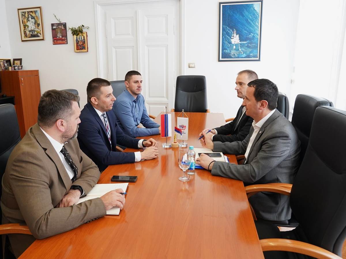 Градоначелник Требиња одржао састанак са министром трговине и туризма Републике Српске Денисом Шулићем
