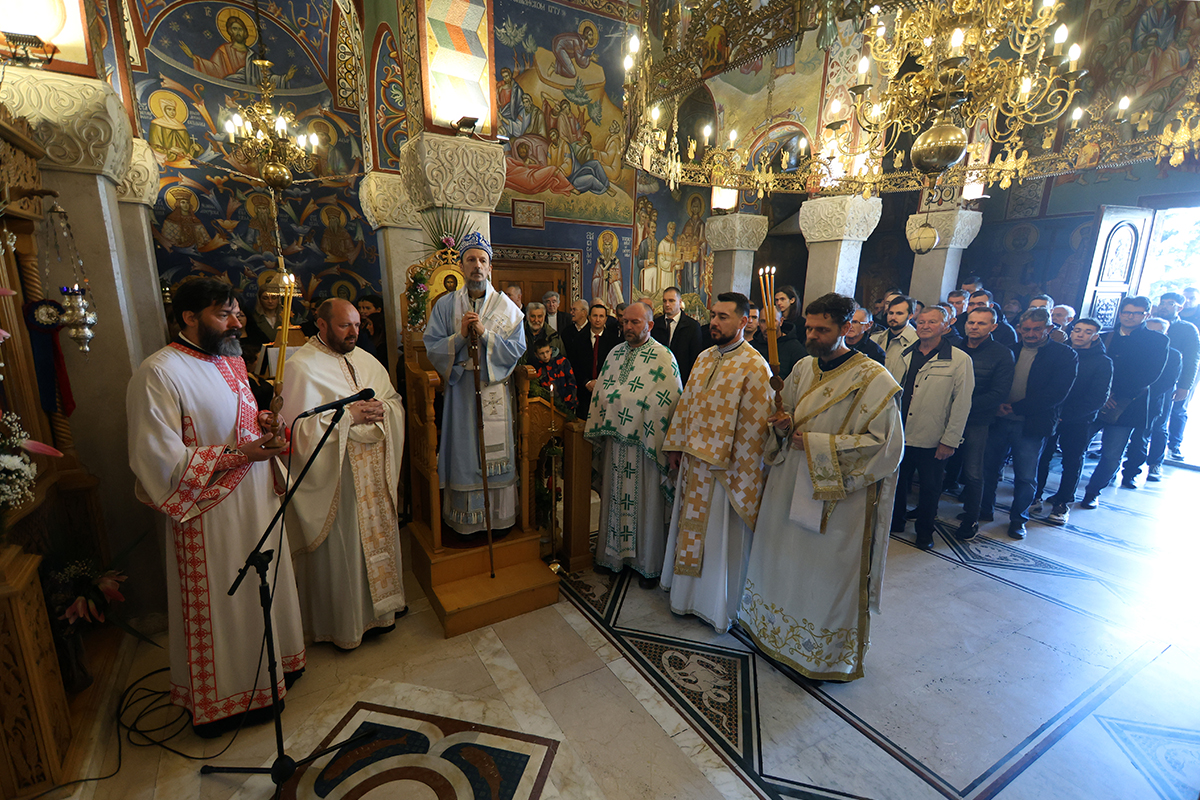 У Херцеговачкој Грачаници служена литургија и помен Дучићу