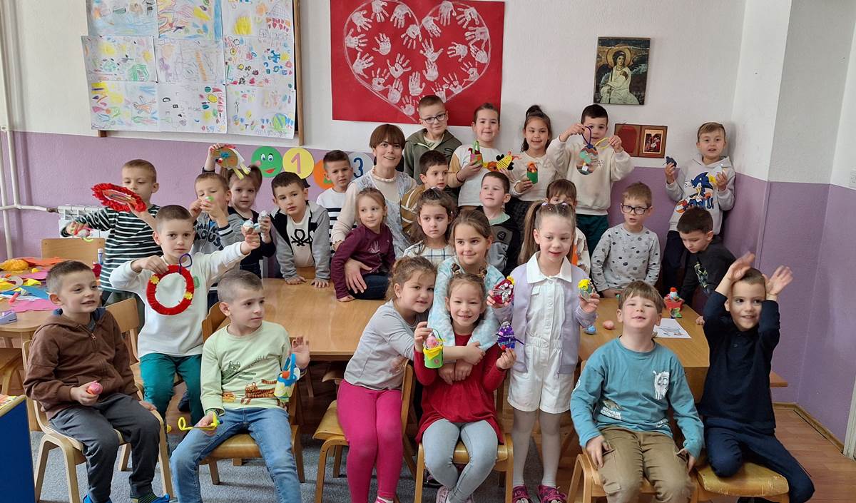 Дан за машту и кретивност: Родитељи и малишани црквеног вртића кренули у сусрет Васкрсу
