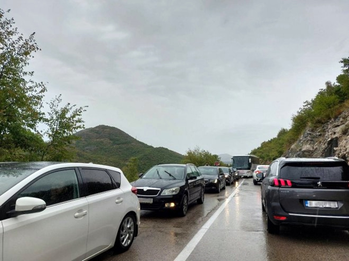 Velike gužve na graničnim prelazima sa Crnom Gorom 