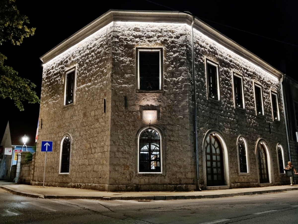 Biblioteka rasvjeta11.jpg (416 KB)