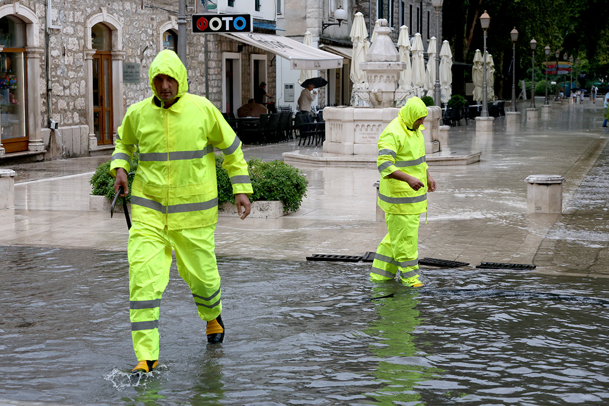 Jako nevrijeme u Trebinju: Za četiri časa palo više od 60 litara kiše (FOTO)