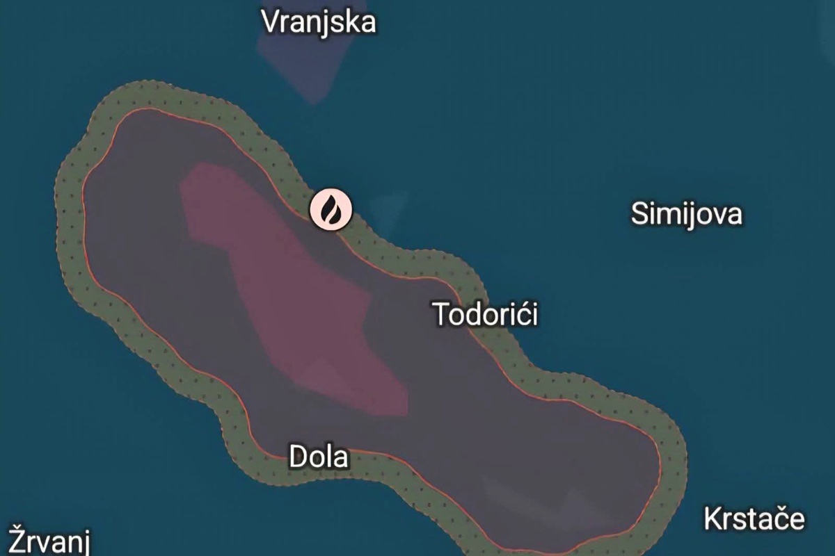 Ватрогасци се боре с пожарима у Билећи