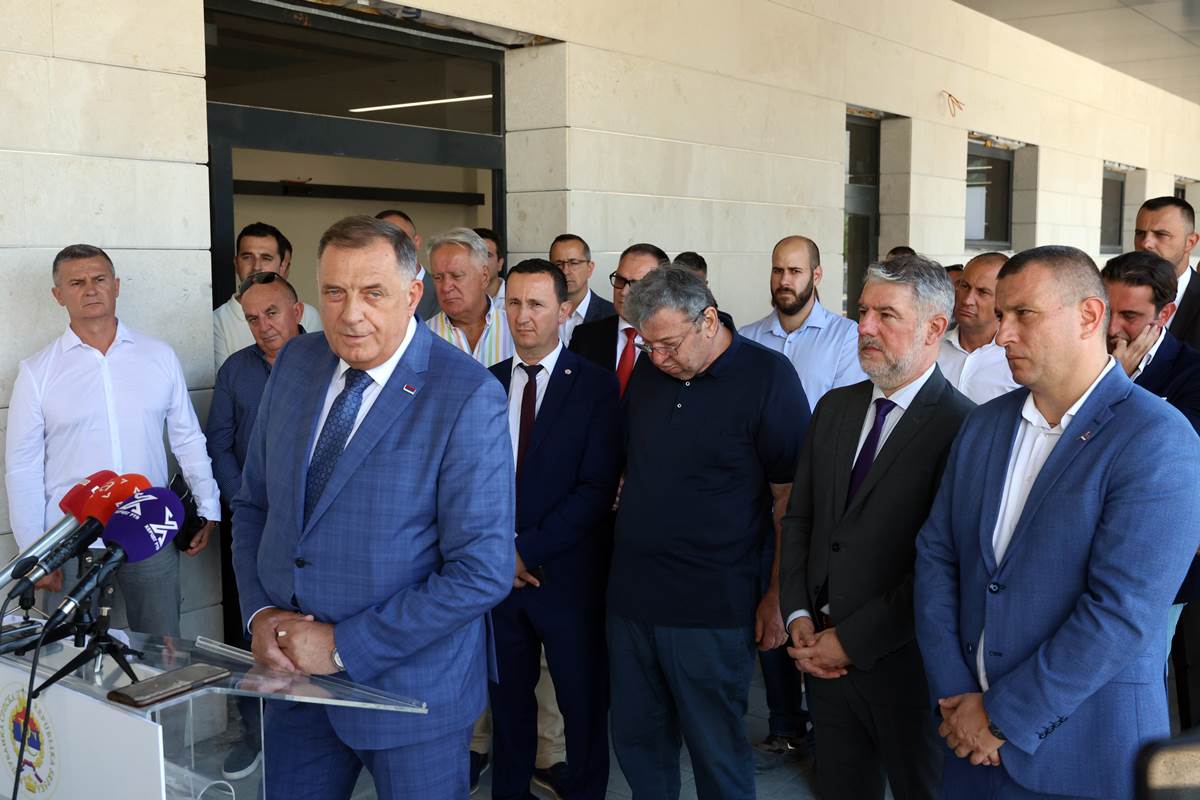 dodik-trebinje.JPG (130 KB)