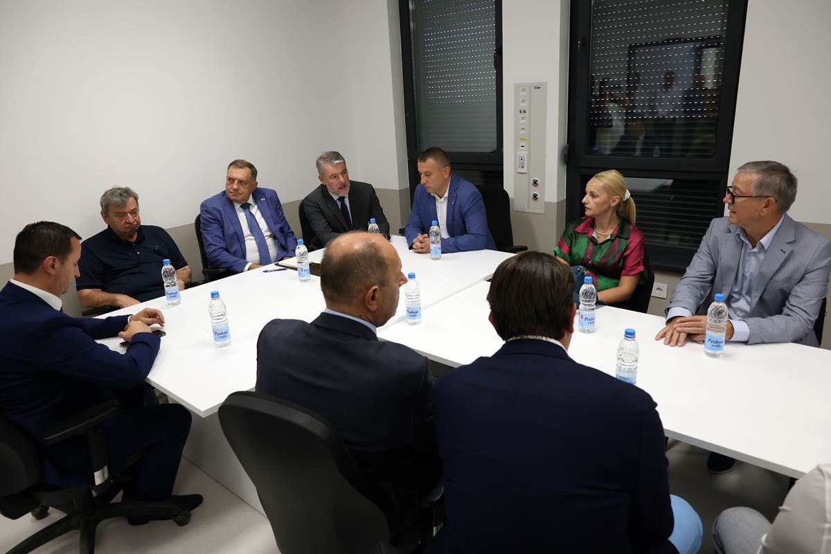 dodik-trebinje3.JPG (111 KB)