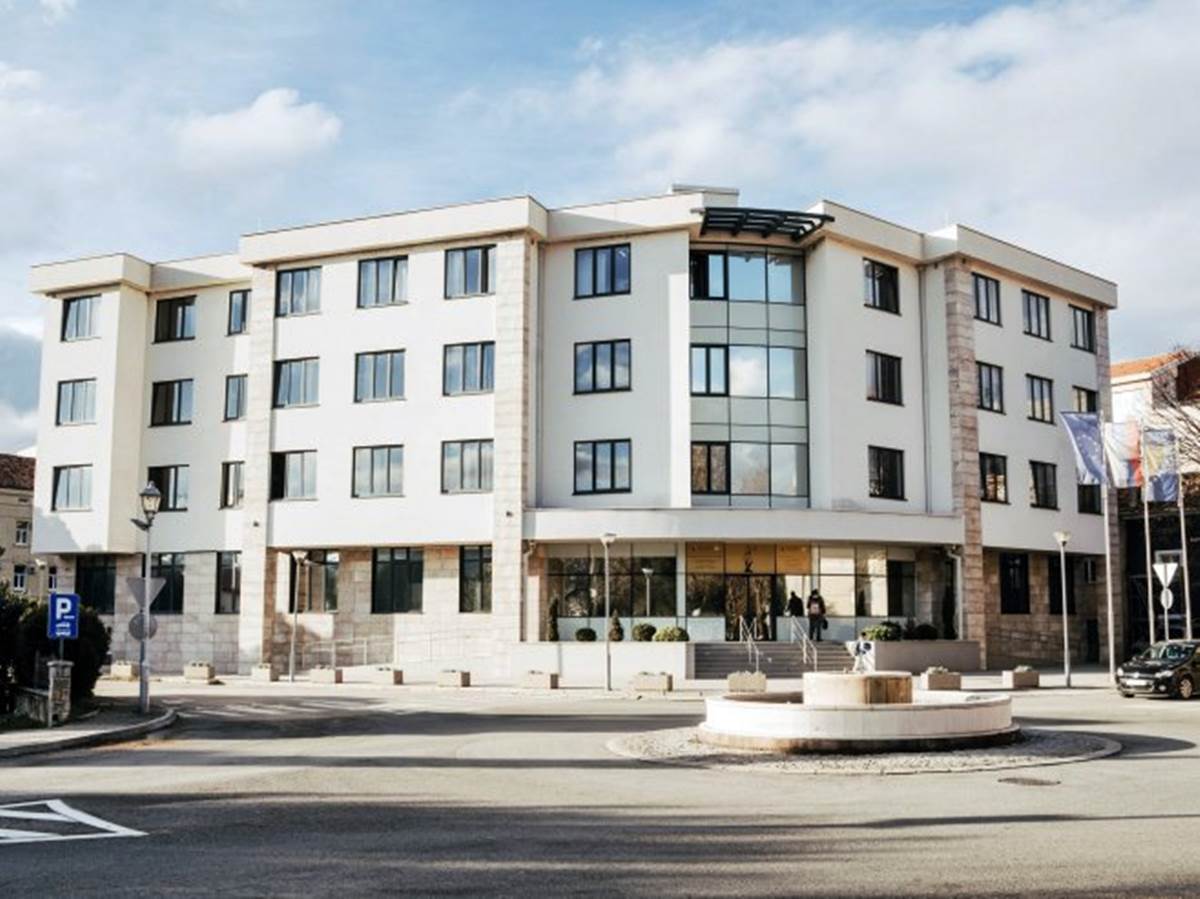 Direktor javnog preduzeća osumnjičen za zloupotrebu službenog položaja