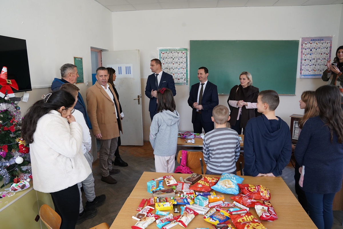DSC07603-min.JPG (317 KB)
