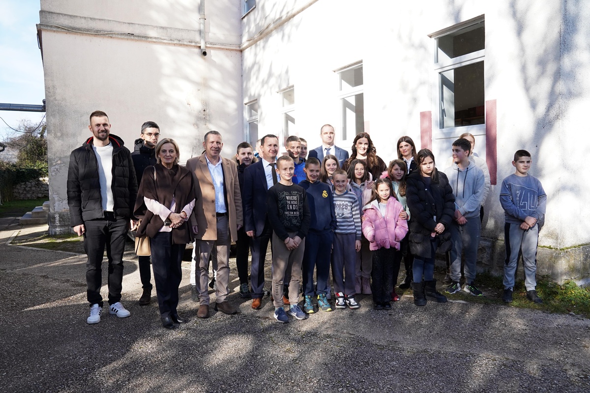 Završena prva faza rekonstrukcije područne škole u Lastvi