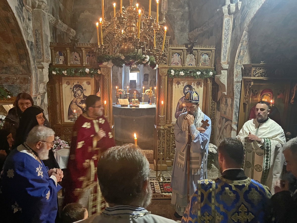 Манастир Добрићево прославио крсну славу – Ваведење Пресвете Богородице