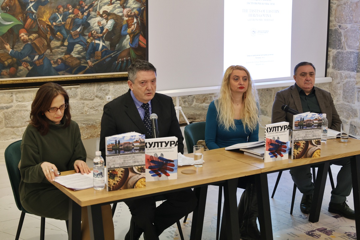 J32A2237.JPG (343 KB)