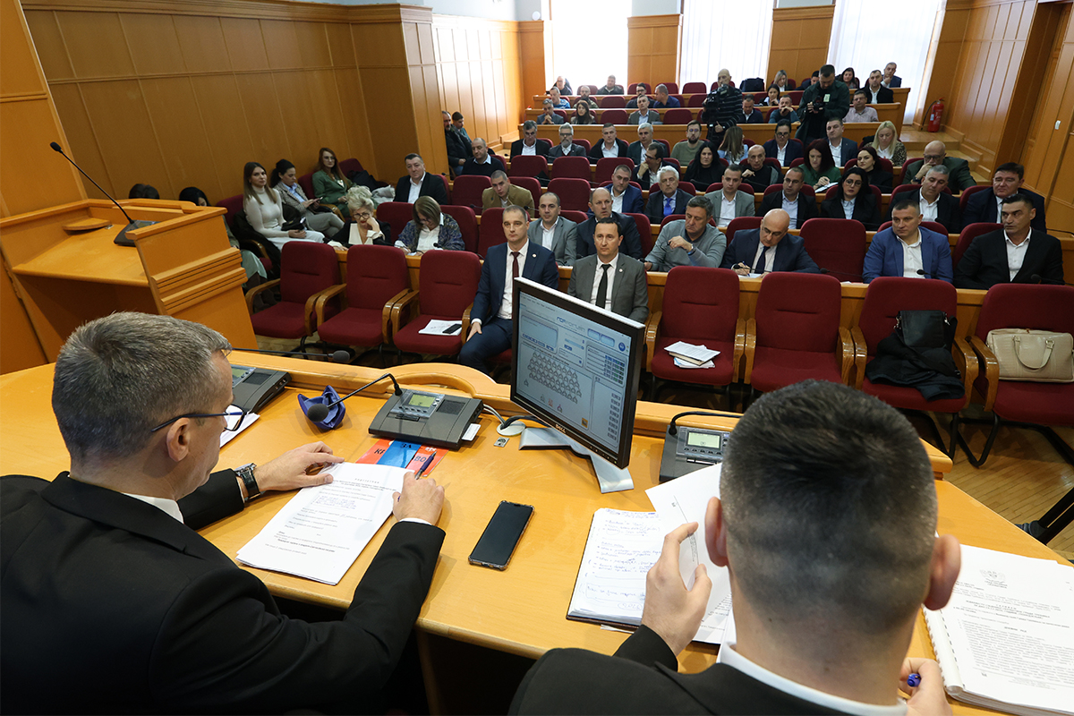 Skupstina 2.jpg (812 KB)