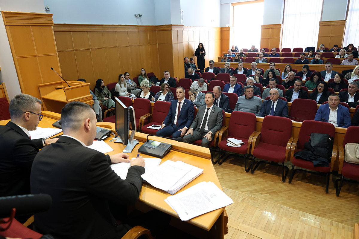 Skupstina 5.jpg (764 KB)