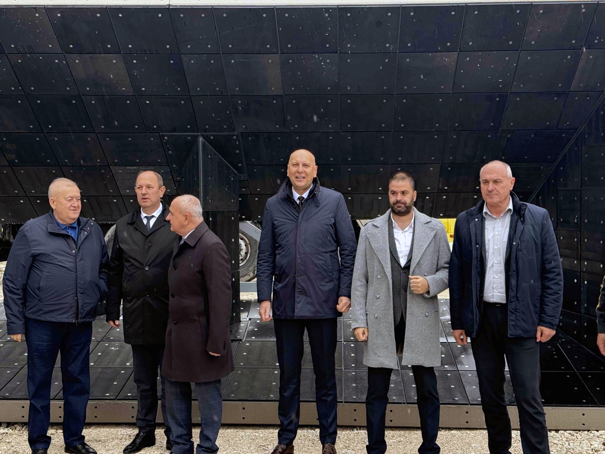 Srn2025-12-3_1451219_0.jpg (334 KB)