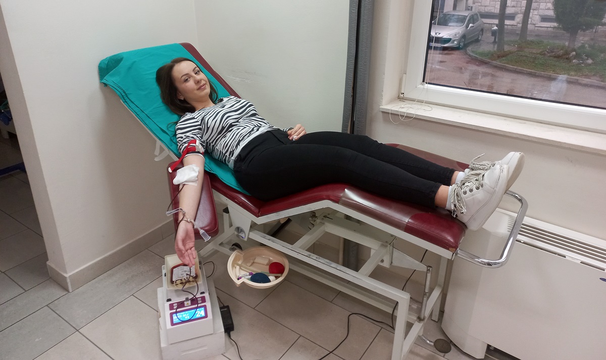 Maturanti Centra srednjih škola darovali 12 doza krvi