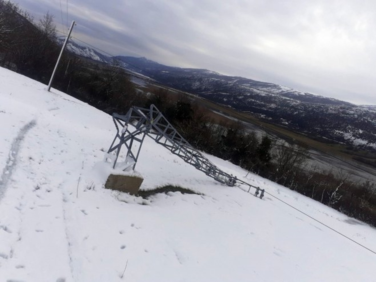 Поједина села у општини Берковићи четври дан без напајања електричном енергијом