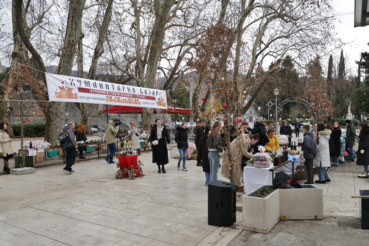 Фондација „Свети Вукашин“ организовала традиционални „Божићни базар“