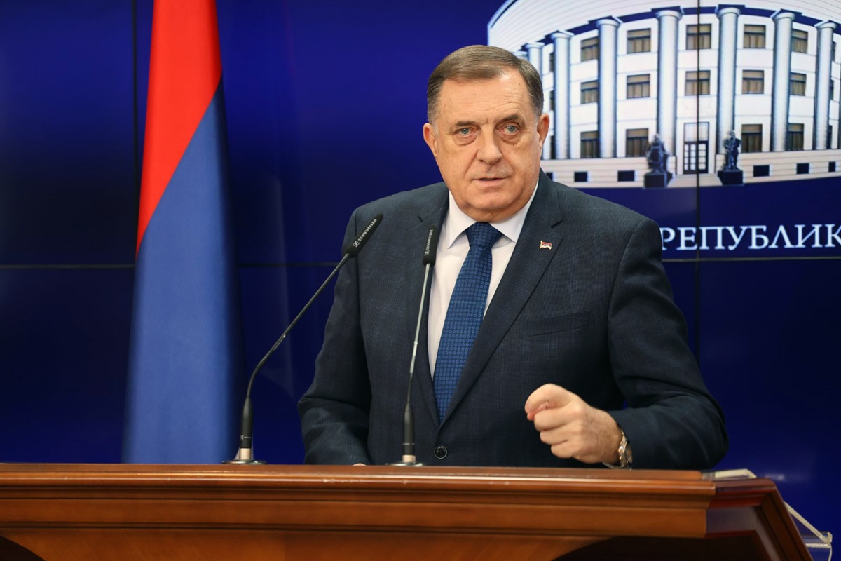 Додик: Истрајати на томе да се повећа ниво плата у Српској