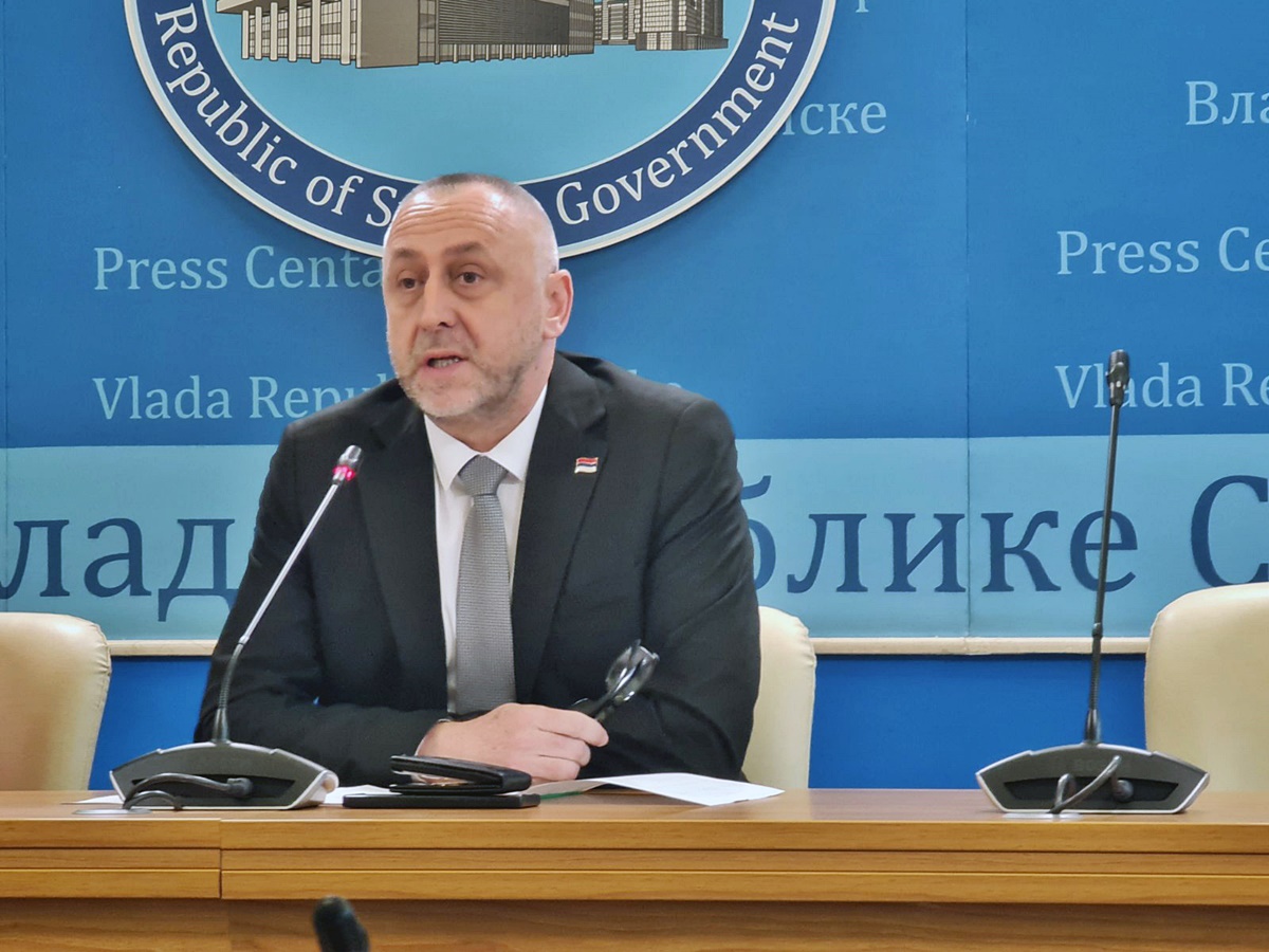 Егић: Утврђена најнижа плата у Српској у износу од 900 КМ до 1.300 КМ