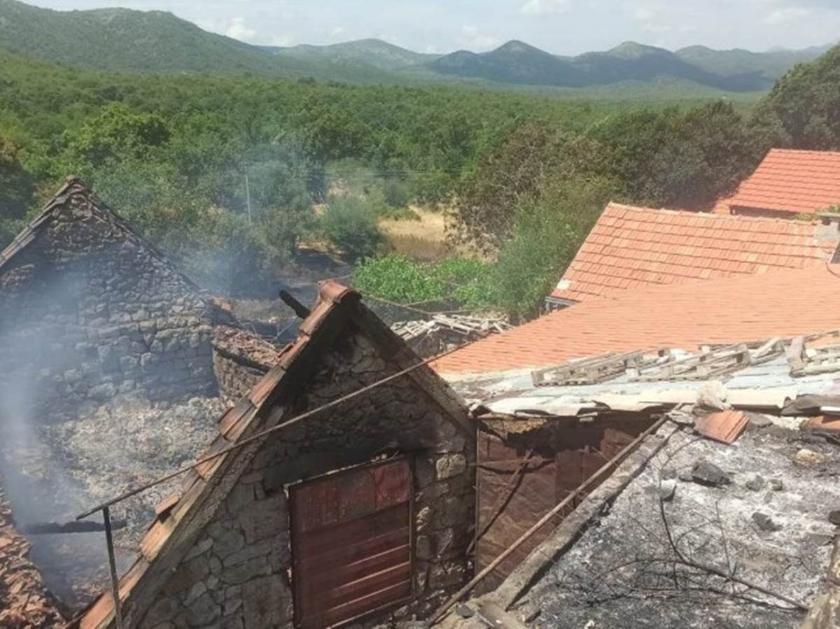 Požar kod Trebinja širi se nekontrolisano, izgorio objekat (VIDEO)