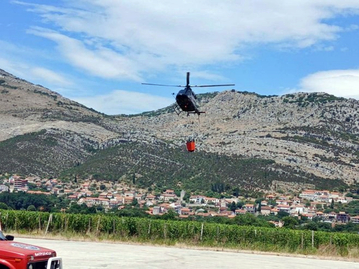 Požari kod Trebinja pod kontrolom; Piloti izbacili 650.000 litara vode (VIDEO)