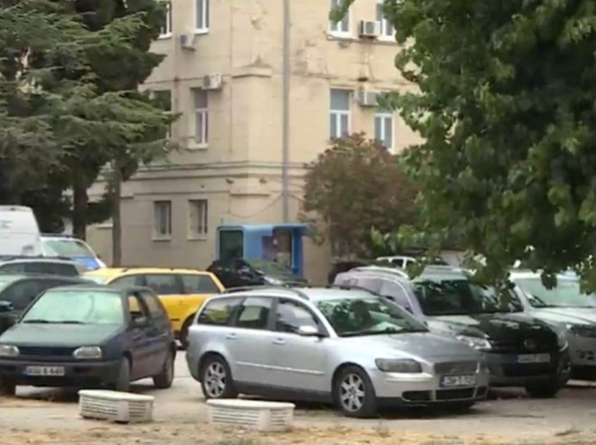 Nedostatak parking mjesta i velike gužve u Trebinju (VIDEO)
