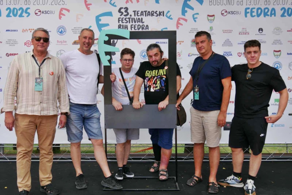 Двоструки тријумф представе “Сироти мали хрчки” на Театарском фестивалу БиХ ФЕДРА