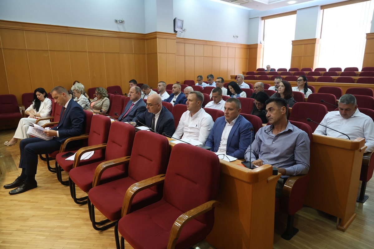 J32A3381.JPG (312 KB)