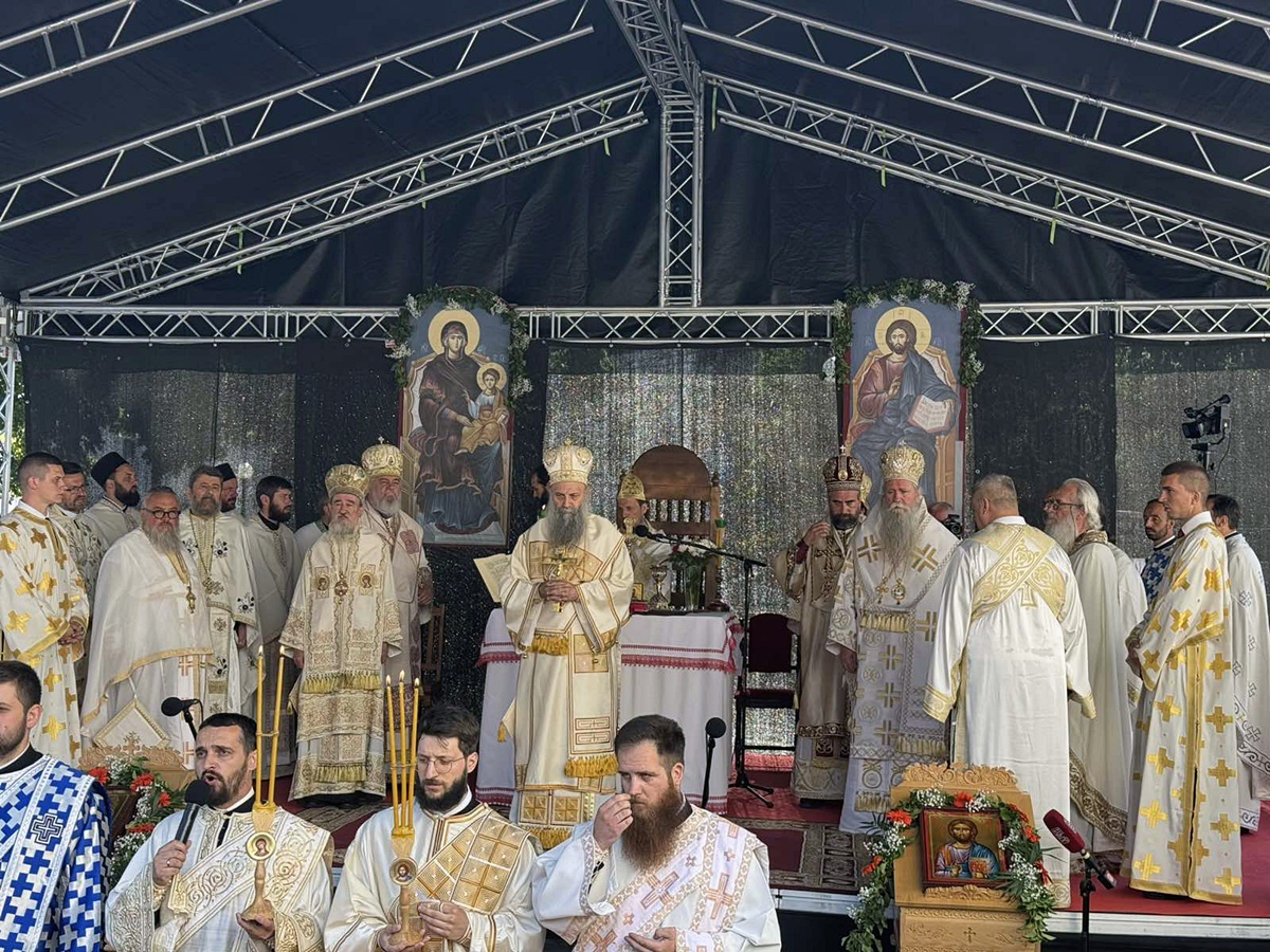 Patrijarh Porfirije služi liturgiju u Hramu Vaznesenja Gospodnjeg u Nevesinju
