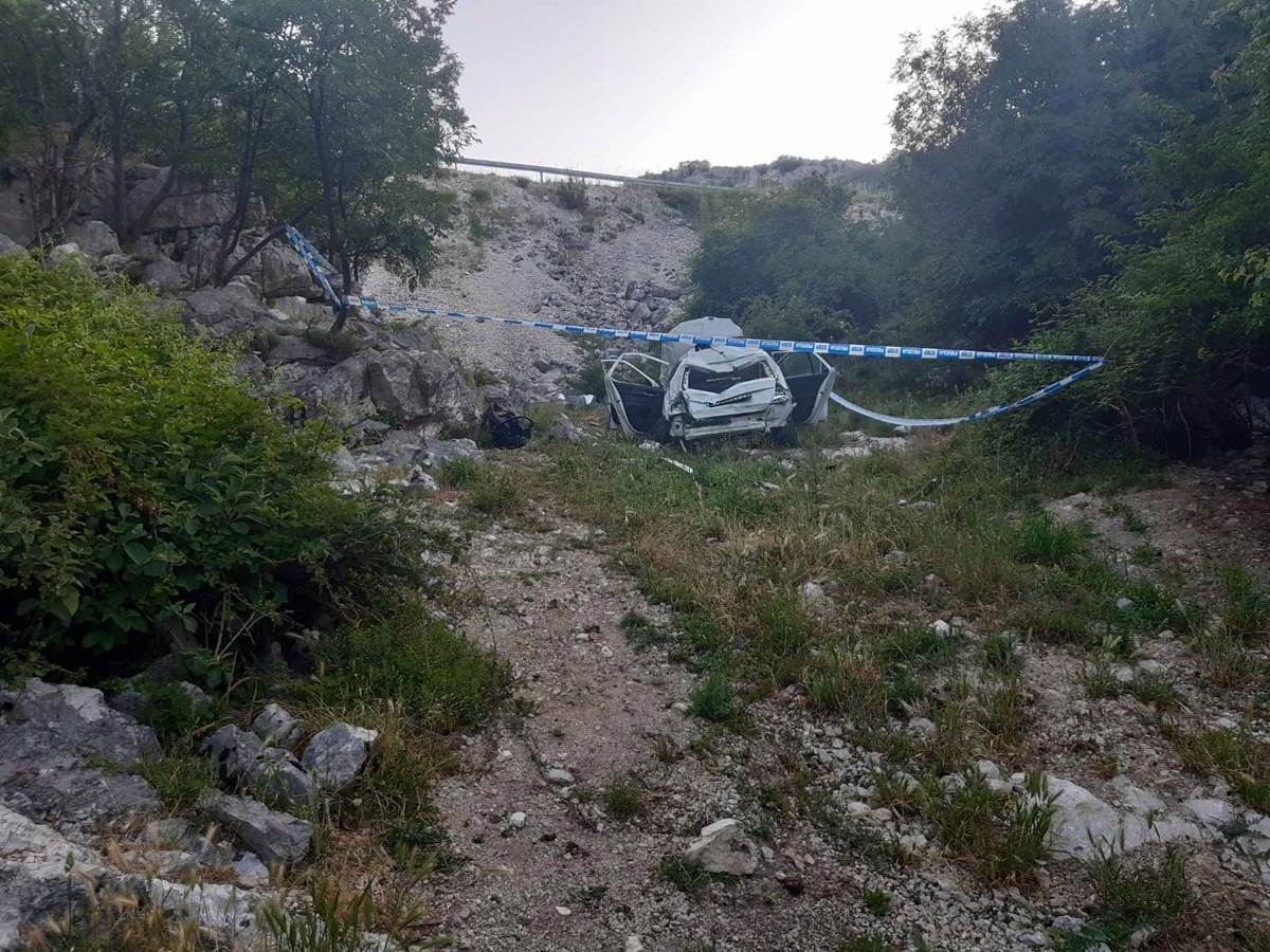 Тешка саобраћајна несрећа код Грахова, страдали мајка и дијете из Србије