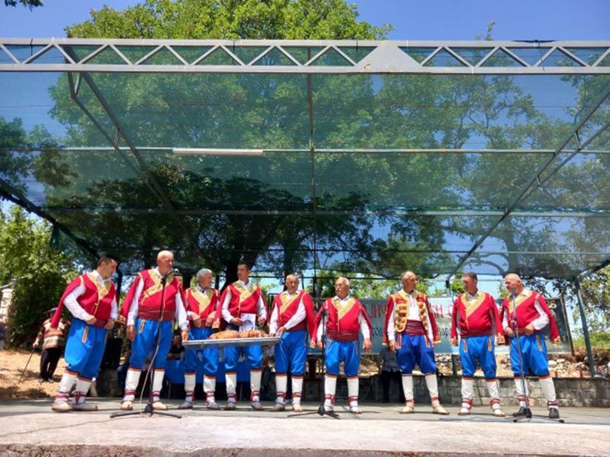 Muška pjevačka grupa iz Bileće pobjednik Trojčidanskog sabora