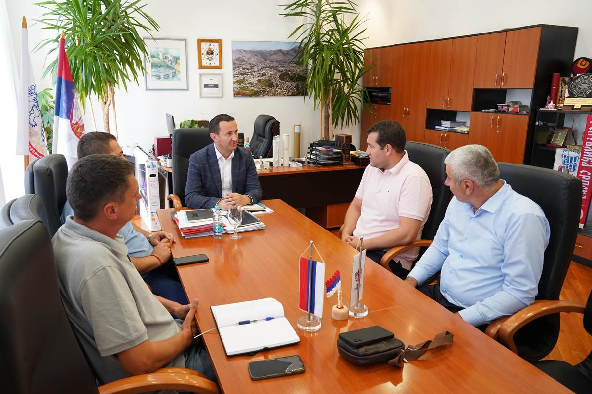 Selektor vaterpolista Srbije na prijemu kod gradonačelnika Trebinja