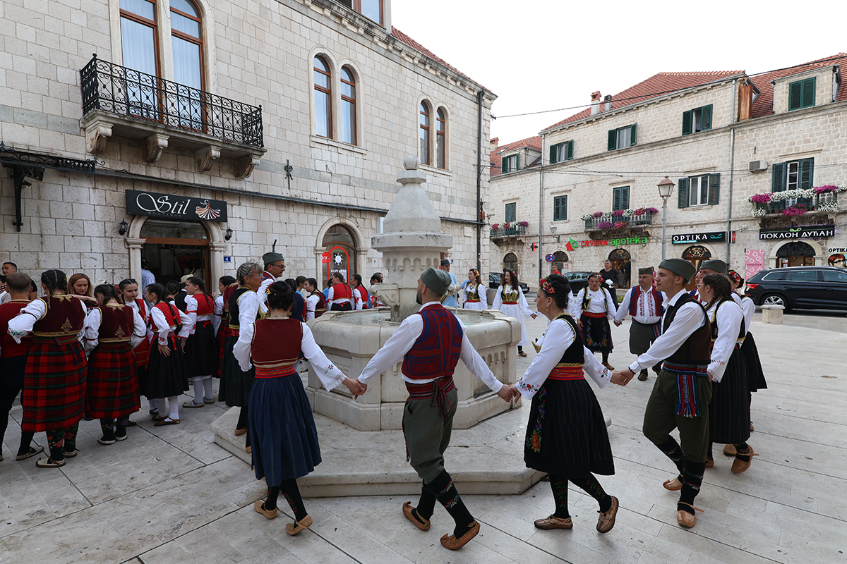 Folklor 1.jpg (968 KB)
