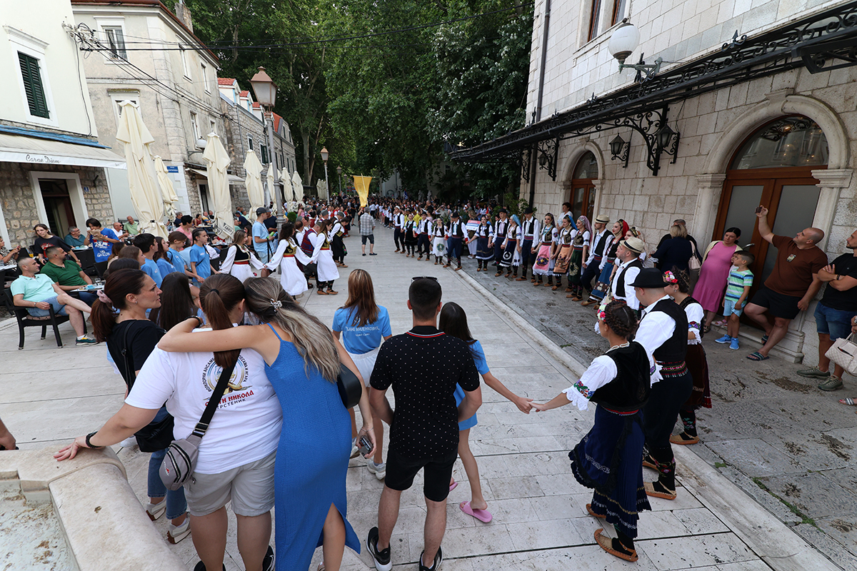 Folklor 2.jpg (1.06 MB)
