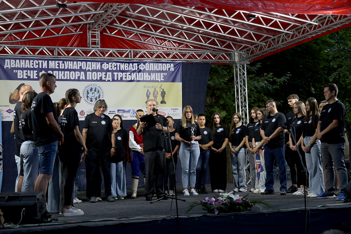 Folklor 5.jpg (989 KB)