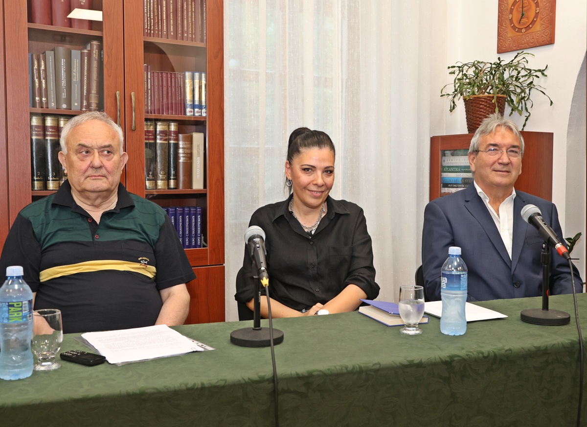 У Народној библиотеци промовисна књига „Златно руно“ Драгана Вучинића
