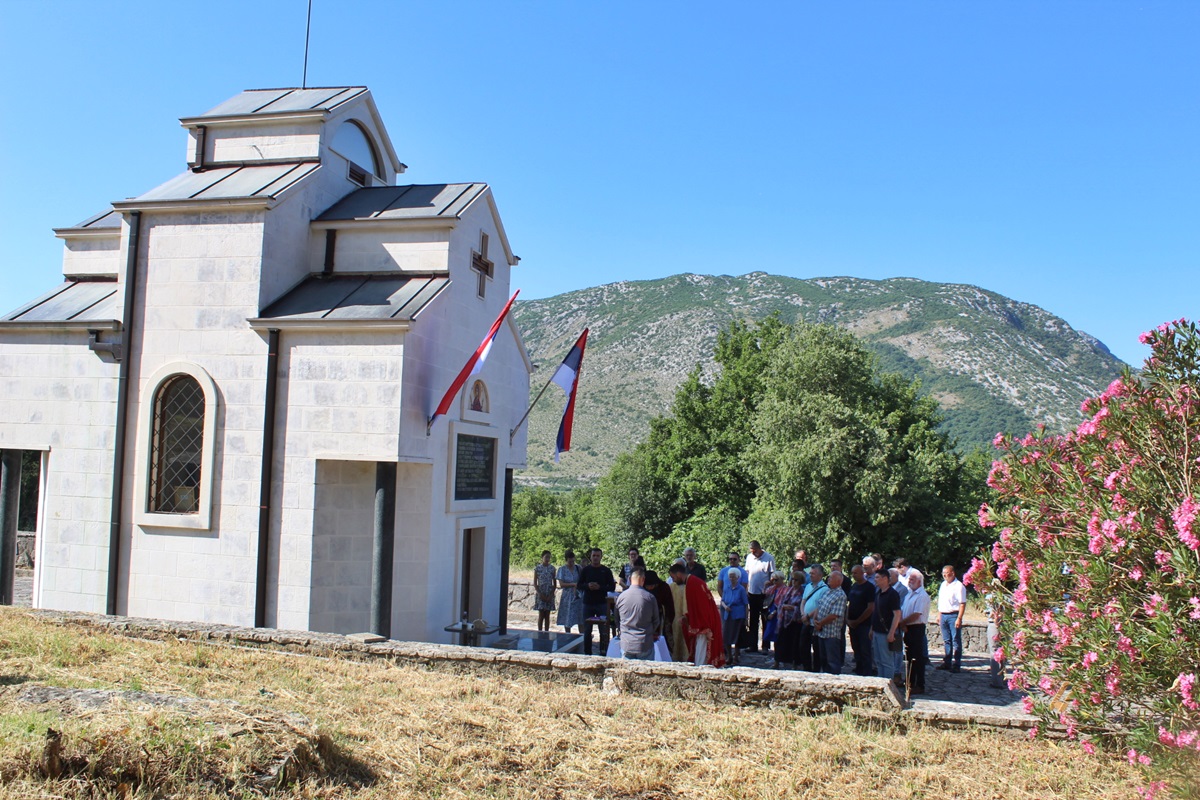Služen pomen žrtvama ustaških zločina u Popovom polju