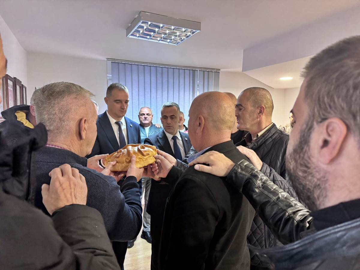 1000005900.jpg (98 KB)