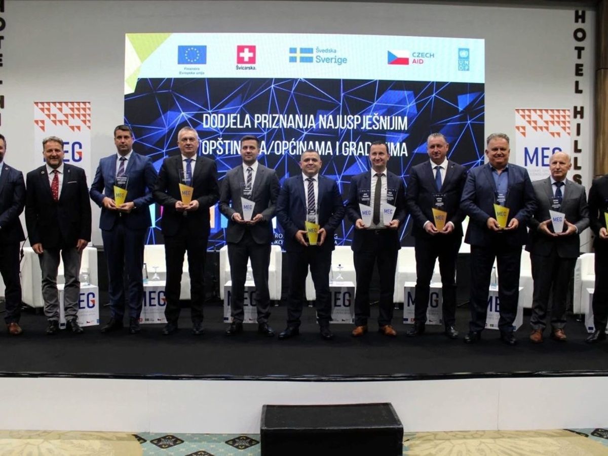 9CABAEE5-BCDD-43C7-85C3-28B27DF9B8F6-1110x833.jpeg (285 KB)