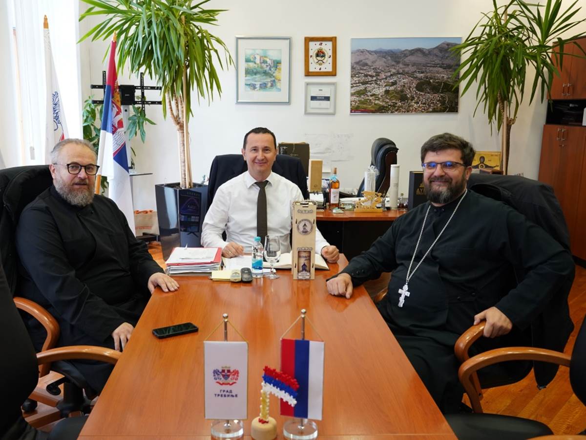 DSC06213-min.jpg (121 KB)