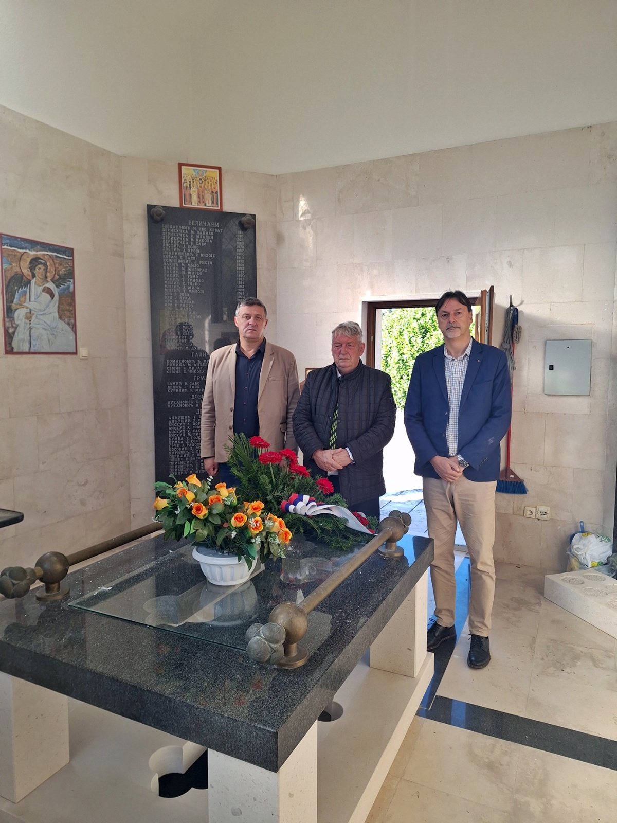 IMG-7317f4dff32893a2333dd6b9d89a26b5-V.jpg (542 KB)