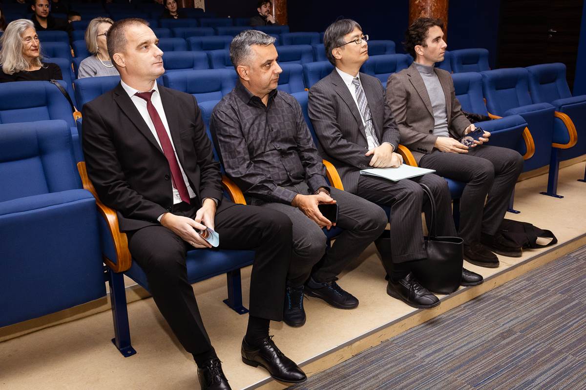 IMG_6329.jpg (146 KB)