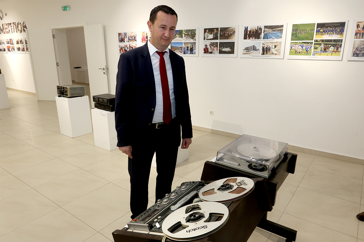 J32A0128.JPG (615 KB)