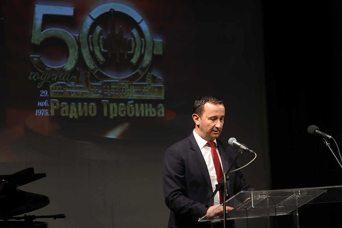 J32A0244-1.JPG (439 KB)