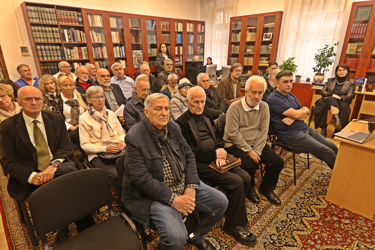 J32A0573.JPG (514 KB)